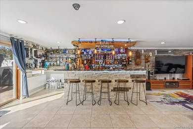 This expansive custom 3000sf renovated home with Central Air - photo 31