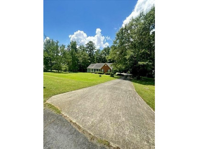 ESTATE SALE! 3BR 2BA split floor plan, greatroom,separate dining - photo 1