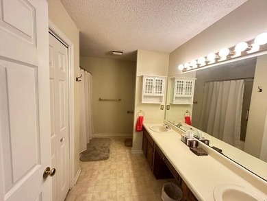 ESTATE SALE! 3BR 2BA split floor plan, greatroom,separate dining - photo 6