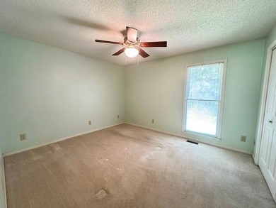 ESTATE SALE! 3BR 2BA split floor plan, greatroom,separate dining - photo 7