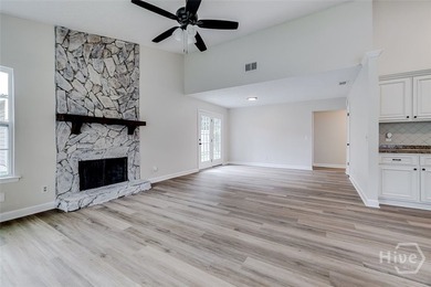 ** THIS HOME IS A MUST SEE WITH LOTS OF UPDATES! Welcome home to - photo 4