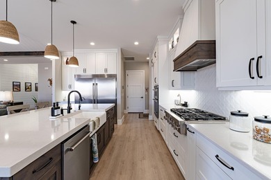 Custom home in beautiful, quiet neighborhood perched at the top - photo 13