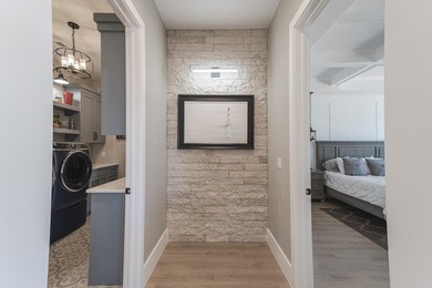 Custom home in beautiful, quiet neighborhood perched at the top - photo 17