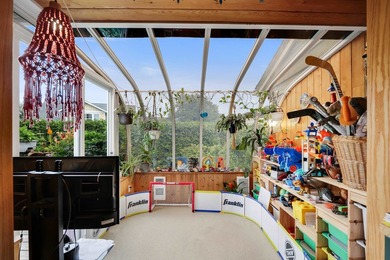 Beautiful corner home in sought-after MOUNTAIN VIEW PLACE! This - photo 18