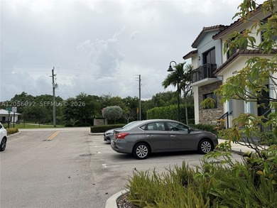 Amazing and Beautiful modern townhome. Second floor with 3 - photo 3