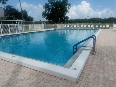 Completely remodeled 2 bedroom, 2 bath condo located on the 3rd - photo 23