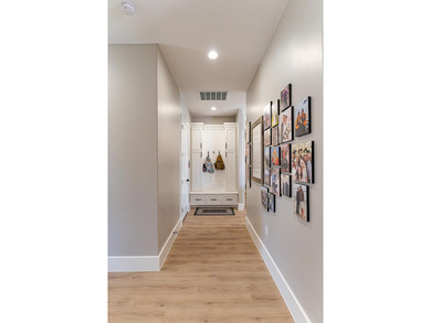 Custom home in beautiful, quiet neighborhood perched at the top - photo 24