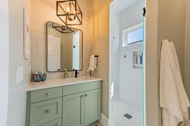 Custom home in beautiful, quiet neighborhood perched at the top - photo 28