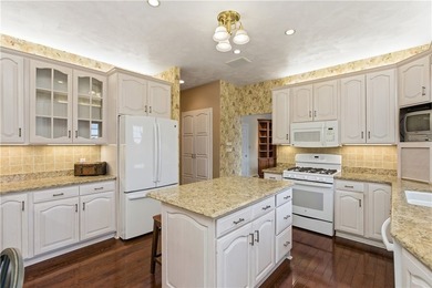 Stunning luxury multi-generational property on a professionally - photo 9