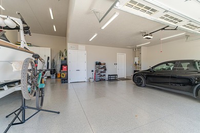 Custom home in beautiful, quiet neighborhood perched at the top - photo 40