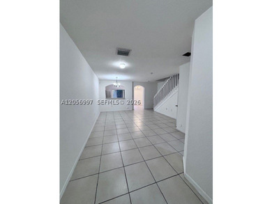 Welcome home to this spacious and well-maintained 3-bedroom - photo 4
