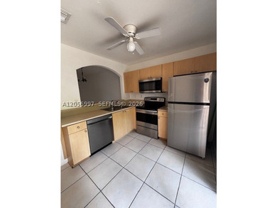 Welcome home to this spacious and well-maintained 3-bedroom - photo 8