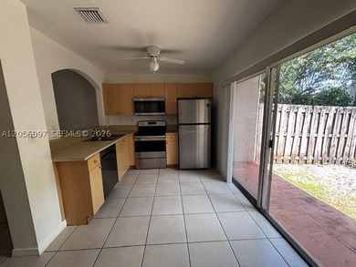 Welcome home to this spacious and well-maintained 3-bedroom - photo 9