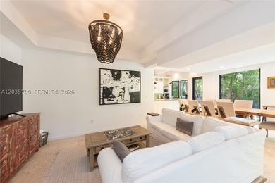 Elevated six-bedroom home on a quiet island street, centrally - photo 11