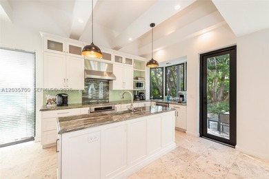 Elevated six-bedroom home on a quiet island street, centrally - photo 13