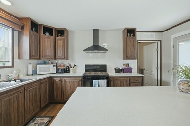 Welcome home to this spacious & perfectly designed 2 bedroom, 2 - photo 14