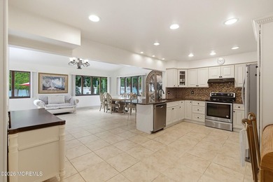 Spacious & beautifully maintained, this charming 4-bedroom - photo 14
