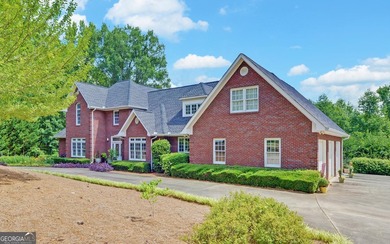 GOLF COMMUNITY MASTERPIECE! Spectacular 4-sided brick home - photo 17