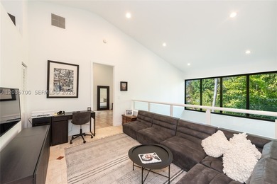 Elevated six-bedroom home on a quiet island street, centrally - photo 17