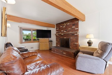 Spacious & beautifully maintained, this charming 4-bedroom - photo 17