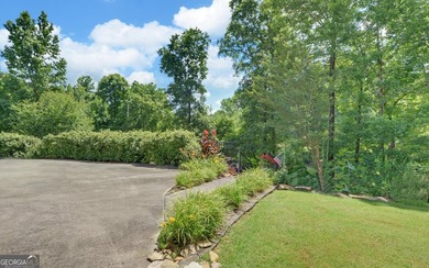 GOLF COMMUNITY MASTERPIECE! Spectacular 4-sided brick home - photo 18