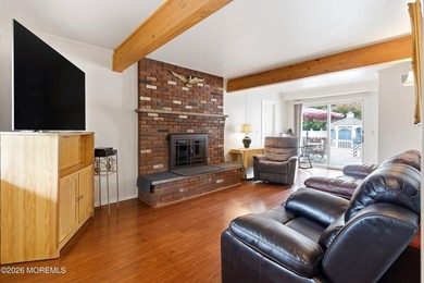 Spacious & beautifully maintained, this charming 4-bedroom - photo 19