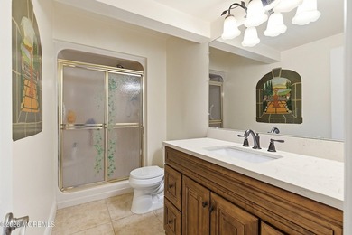Spacious & beautifully maintained, this charming 4-bedroom - photo 20