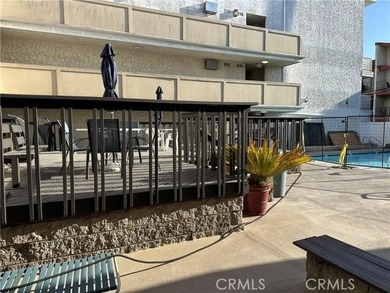 Welcome to this charming and highly desirable first-floor - photo 1
