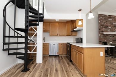 Private Pet friendly End unit newly refreshed! Ranch style - photo 2