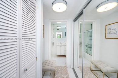 Elevated six-bedroom home on a quiet island street, centrally - photo 22