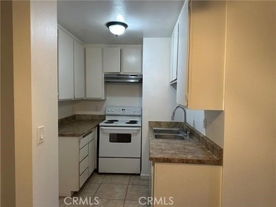 Welcome to this charming and highly desirable first-floor - photo 2