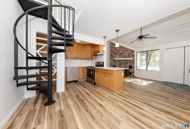 Private Pet friendly End unit newly refreshed! Ranch style - photo 3