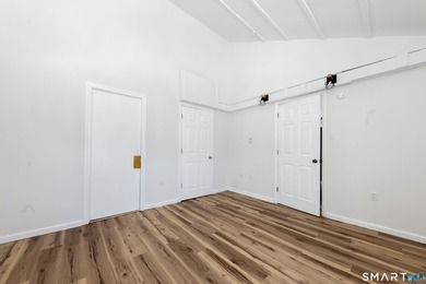 Private Pet friendly End unit newly refreshed! Ranch style - photo 5