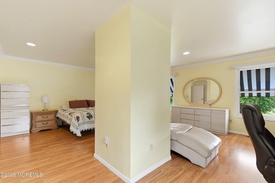 Spacious & beautifully maintained, this charming 4-bedroom - photo 27