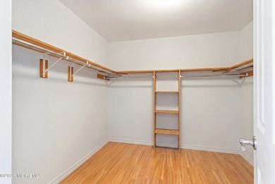 Spacious & beautifully maintained, this charming 4-bedroom - photo 29