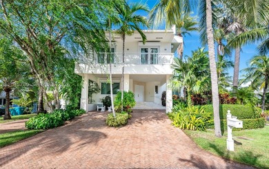 Elevated six-bedroom home on a quiet island street, centrally - photo 34
