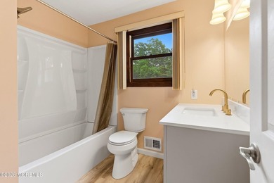 Spacious & beautifully maintained, this charming 4-bedroom - photo 35