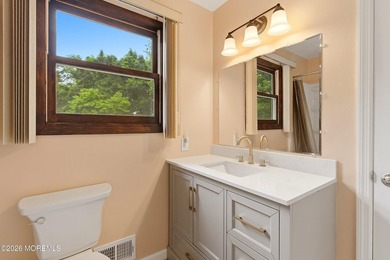 Spacious & beautifully maintained, this charming 4-bedroom - photo 36