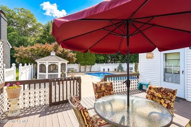 Spacious & beautifully maintained, this charming 4-bedroom - photo 38