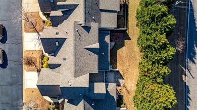 Welcome to this move in ready townhome located in the desirable