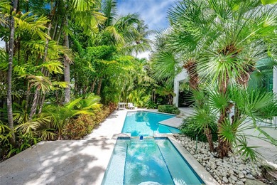 Elevated six-bedroom home on a quiet island street, centrally - photo 40