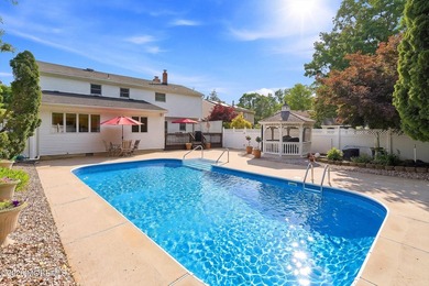 Spacious & beautifully maintained, this charming 4-bedroom - photo 48