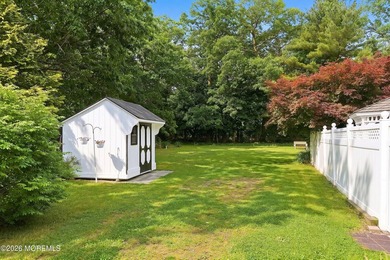 Spacious & beautifully maintained, this charming 4-bedroom - photo 50
