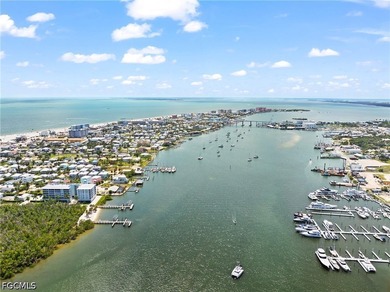Welcome to waterfront living on Fort Myers Beach! Boaters will - photo 11