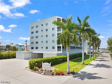 Welcome to waterfront living on Fort Myers Beach! Boaters will - photo 12