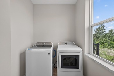 Welcome to this beautifully maintained townhome offering 2,268 - photo 16