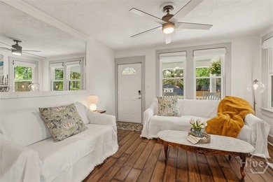 Welcome to this fully renovated bungalow with an expansive - photo 7