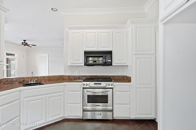 This 3 bedroom 2.5 bath custom built, 1 owner home is ready to - photo 23