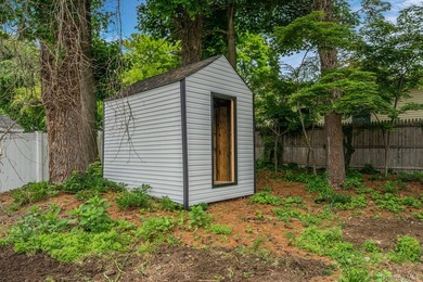Turnkey Renovated Farmhouse-Style Cape - Elwood School District - photo 24
