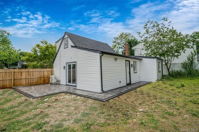 Turnkey Renovated Farmhouse-Style Cape - Elwood School District - photo 25